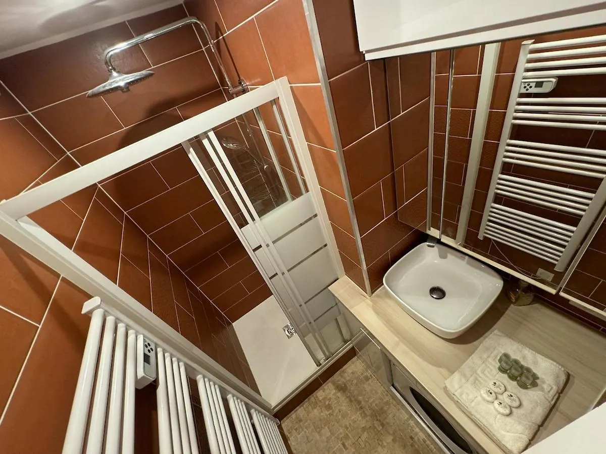 Beautiful 3 Rooms In A Serviced Apartment Paris