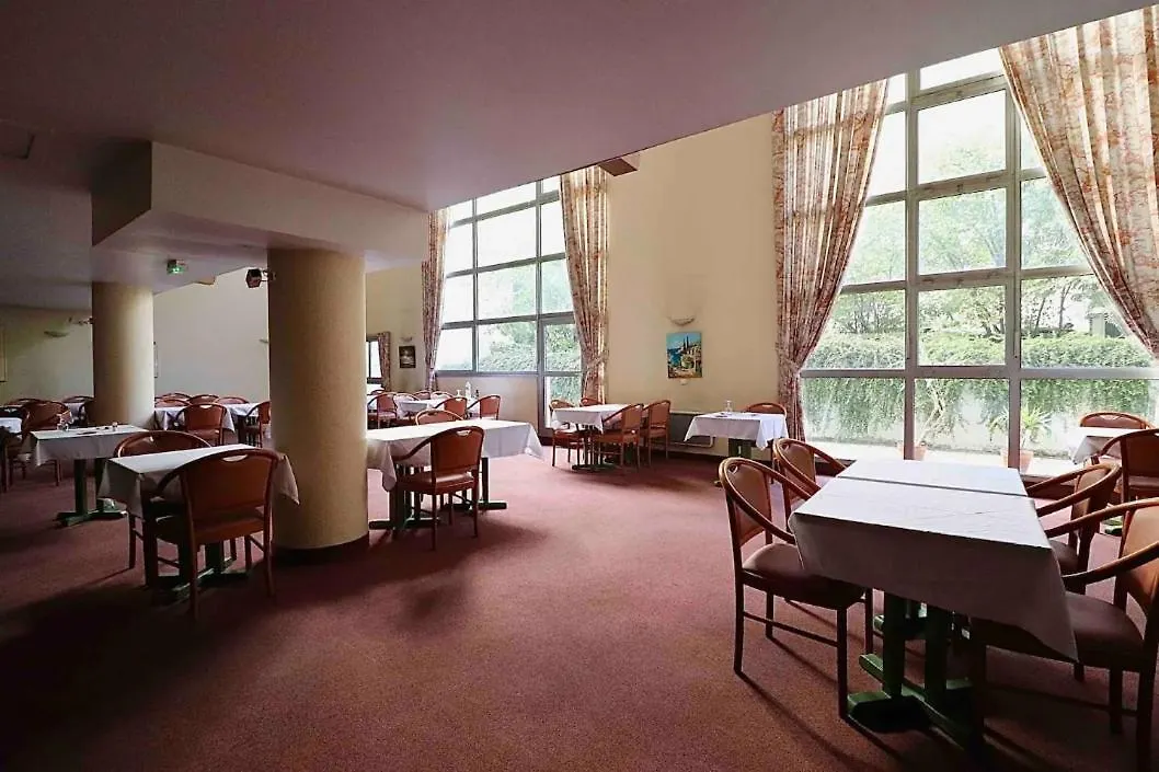 Beautiful 3 Rooms In A Serviced Apartment Paris