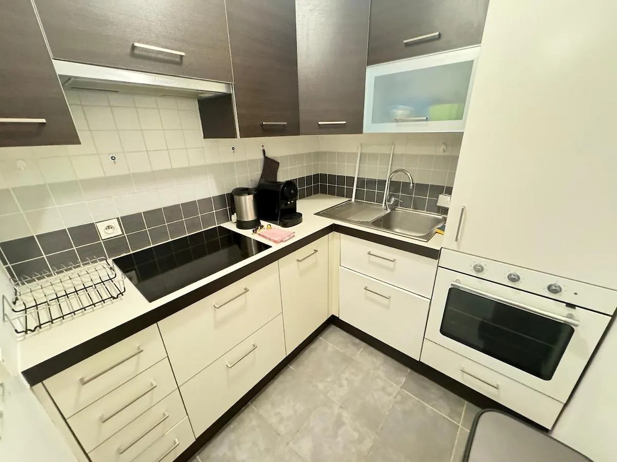 Beautiful 3 Rooms In A Serviced Apartment Paris