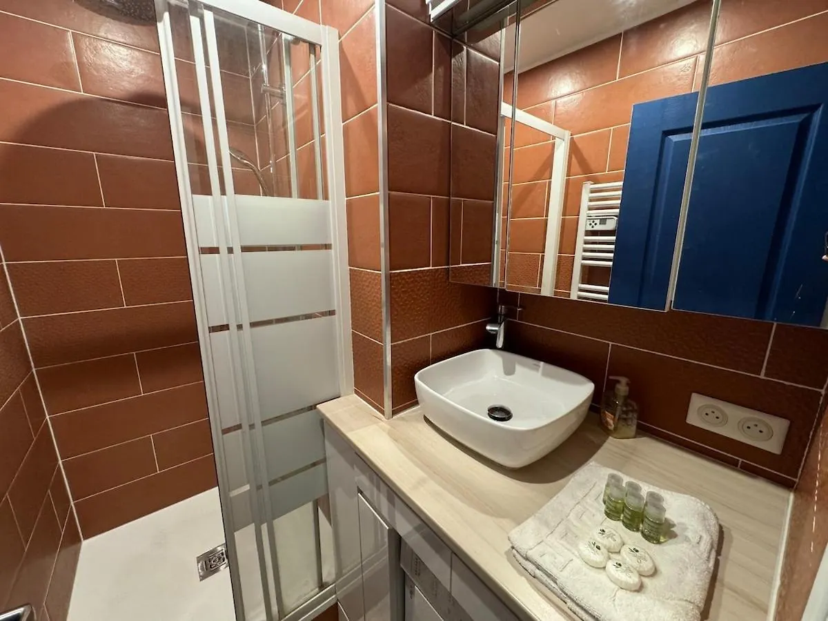 Beautiful 3 Rooms In A Serviced Apartment Paris